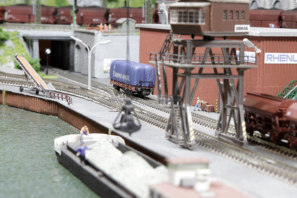 Modelleisenbahn Hafenanlage