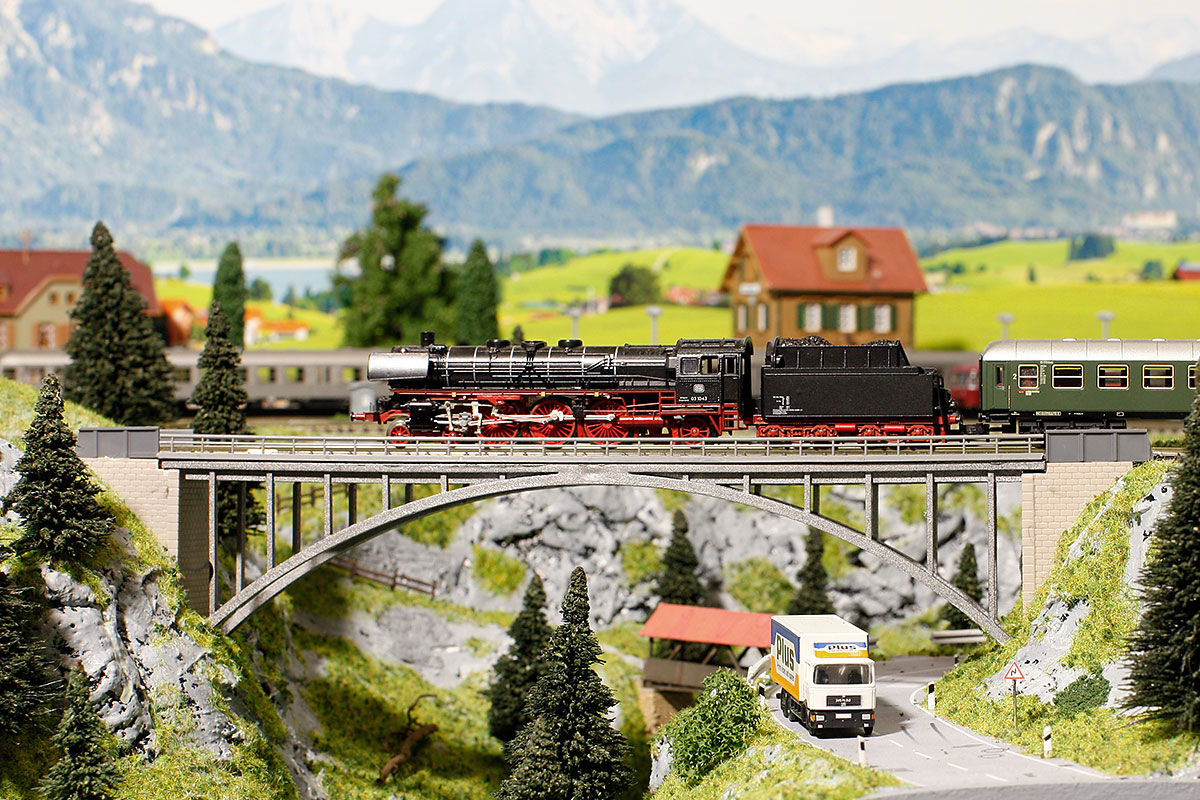 Gleisplanung: Modellbahn mit Alpen-Motiv